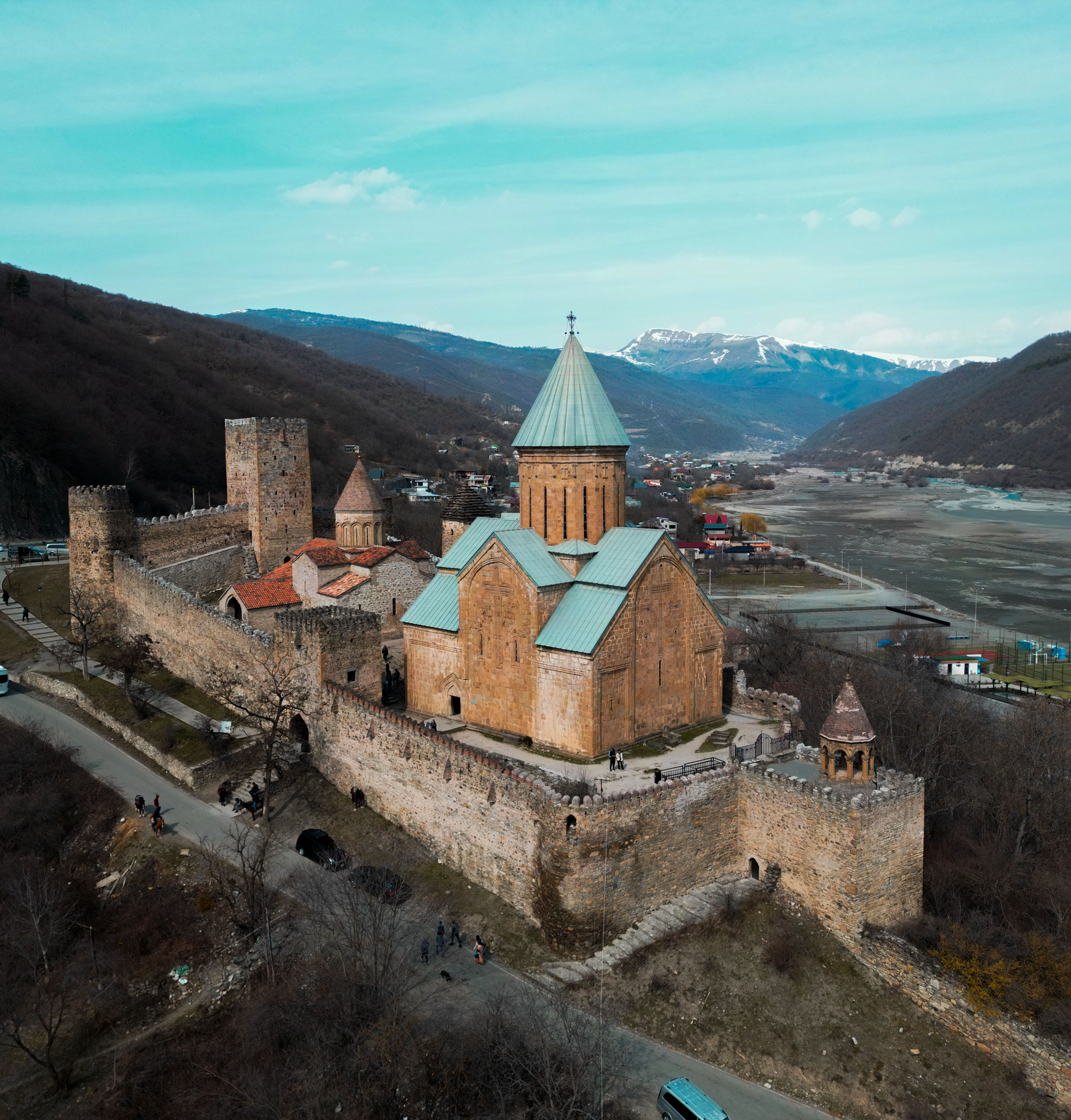 Тбилиси —Ананури-  Гудаури — Казбеги